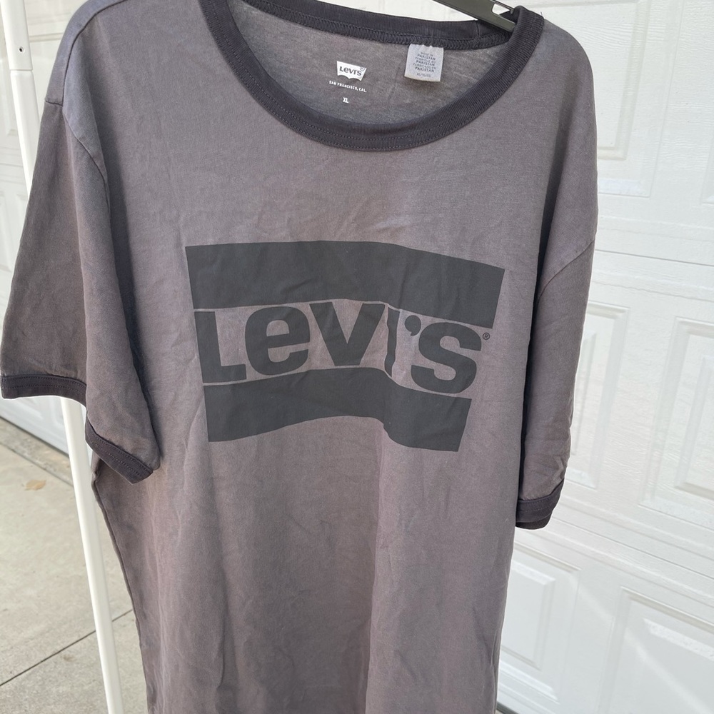 Levi’s Grey and Black Contrast logo tee
